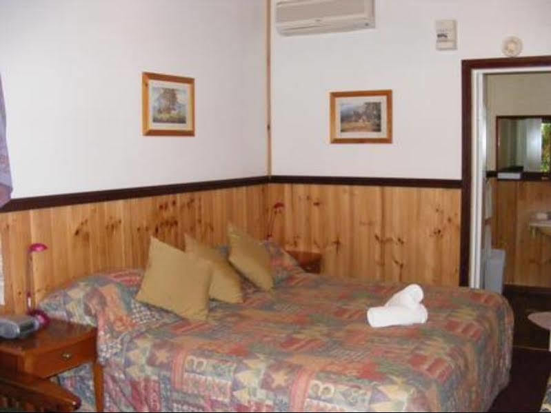 Lodge Cedar *