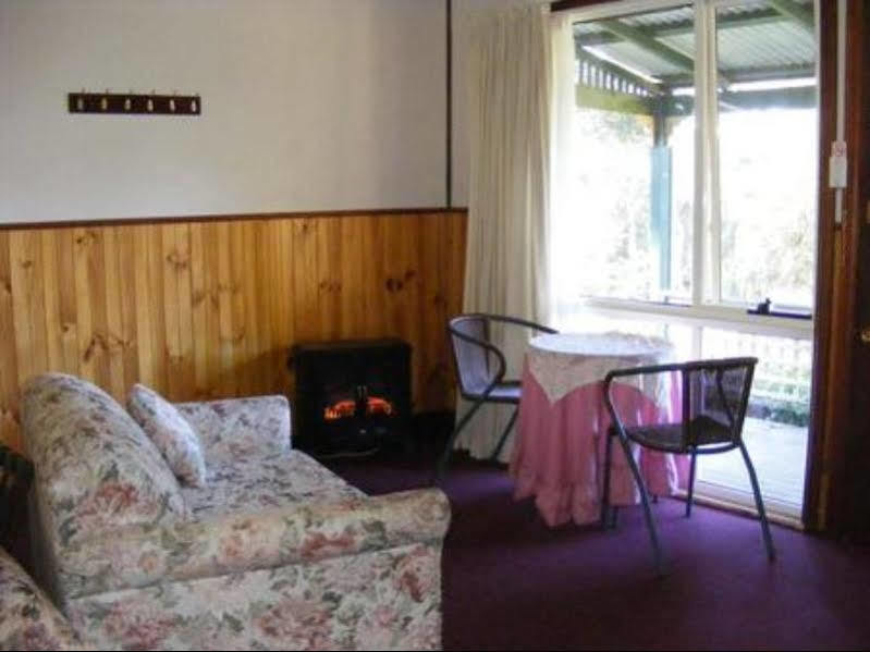 Lodge Cedar Mount Victoria